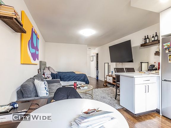 4th image of 165 E 35th St #8HL