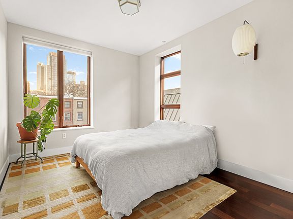 5th image of 268 Cumberland St APT 4B