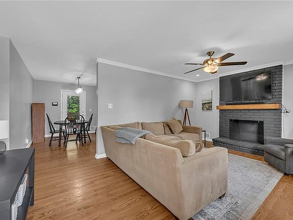 4th image of 1305 E 101st St