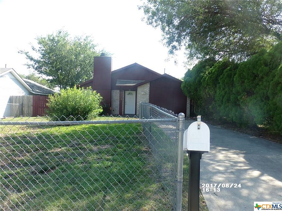 1st image of 2204 Creekwood Dr