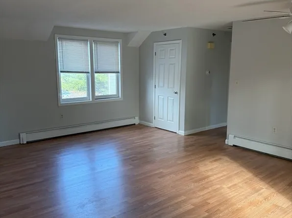 68 Lantern Ln Unit 4, Dracut, MA 01826