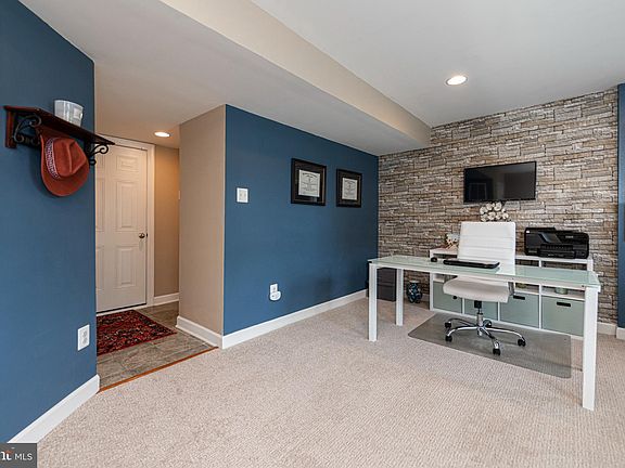 3rd image of 3222 Ellington Ln