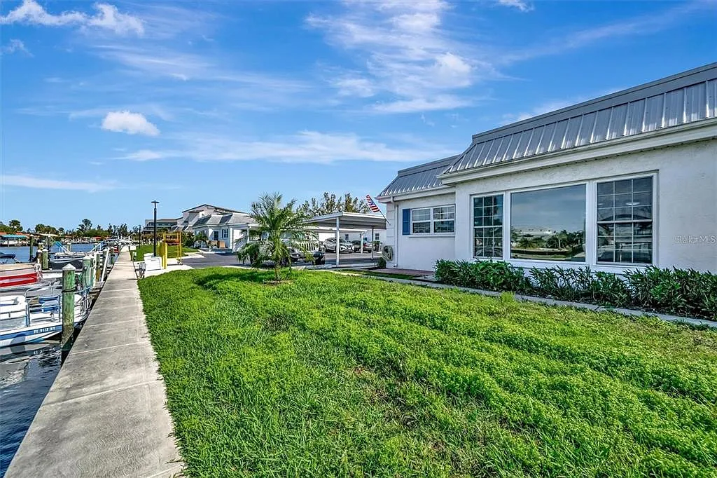2 bed, 2.0 bath, 1078 sqft, $2,450 — Photo 1