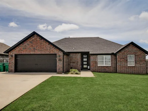 1820 Sunrise Cir, Centerton, AR 72719