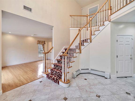 3rd image of 25 Charnwood Drive