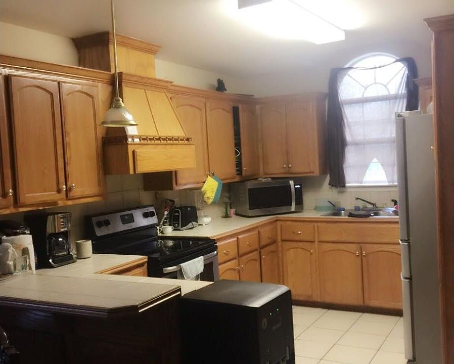 1st image of 128 W Longoria Dr