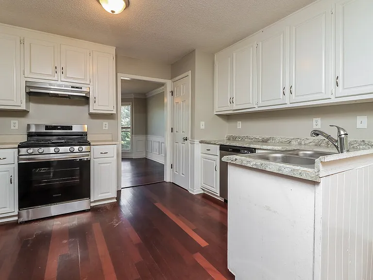 2249 June Ct SW — Photo 12