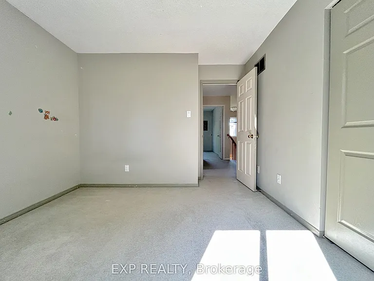 23 Haskell Cres — Photo 25