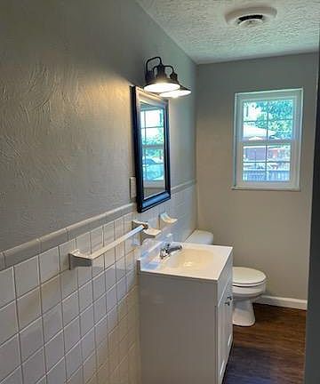 2nd image of 37 Grand Ave #37