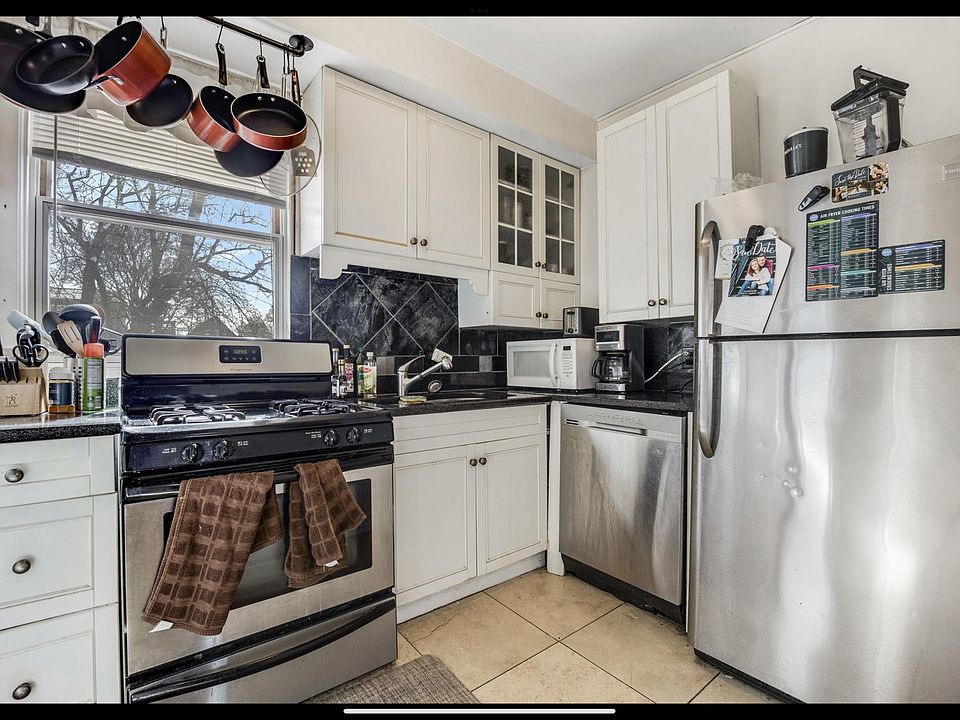 1st image of 1205 W Oakdale Ave Unit 2