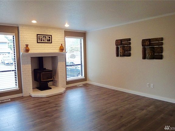 4th image of 11920 152nd Street Ct E
