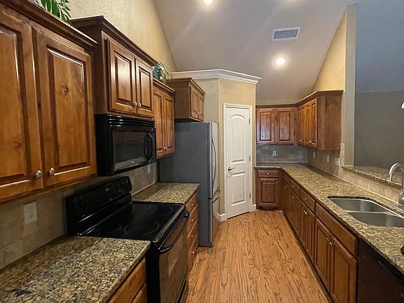 4th image of 2103 SE 42nd Ave