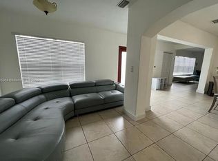 585 NE 178th St, North Miami Beach, FL 33162