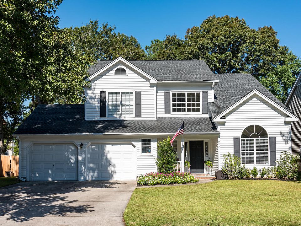 2nd image of 1927 Falling Creek Cir
