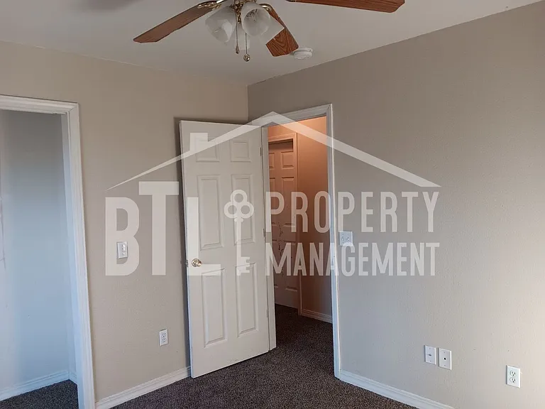 144 Earllbrook Ln — Photo 5