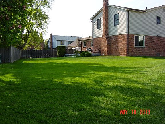 4th image of 43316 Vinsetta Dr