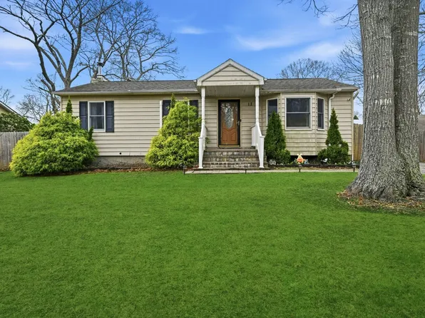 12 Wilson Ave, East Moriches, NY 11940