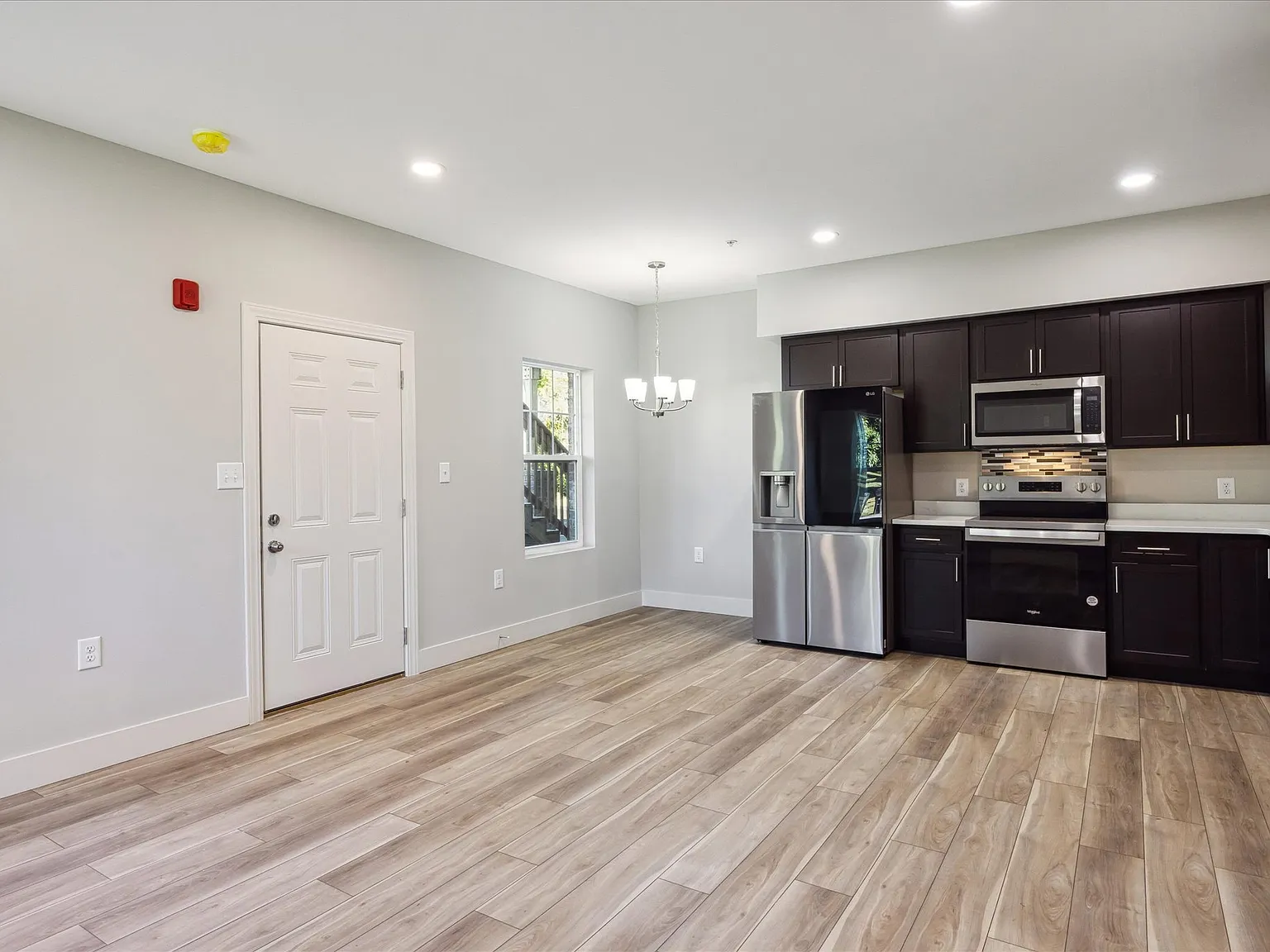 2 bed, 900 sqft, $1,650 — Photo 4