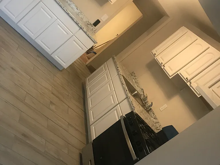 104 E Madison Ave — Photo 16
