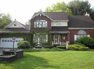 225 Long Meadow Ln, Schenectady, NY 12306