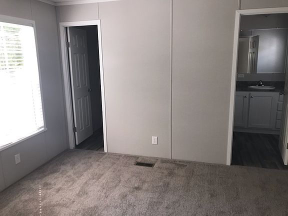 5th image of 217 Anderson Dr