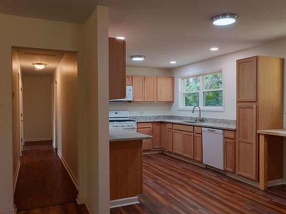 4th image of 2460 Woodhaven Rd