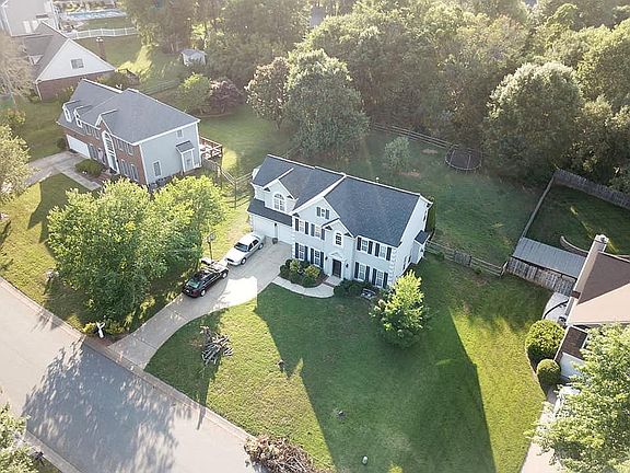 5th image of 131 Woodfern Pl