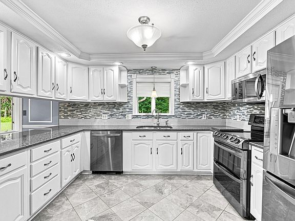 3rd image of 24 Orchard St