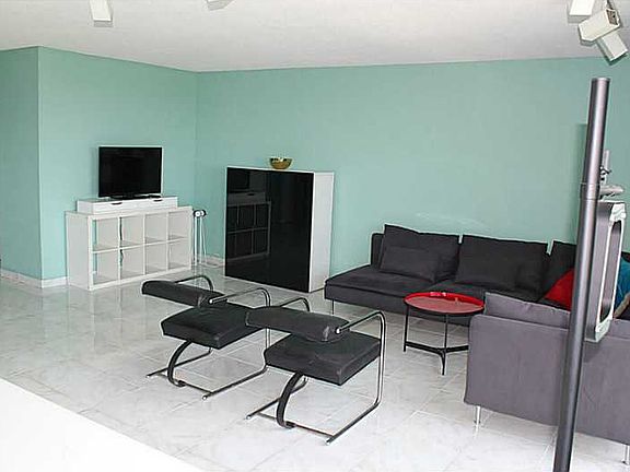 5th image of 9800 W Bay Harbor Dr APT 611