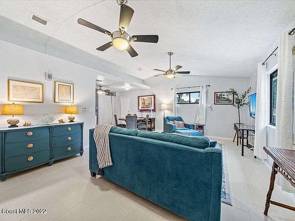 5th image of 303 Pierce Ave #303