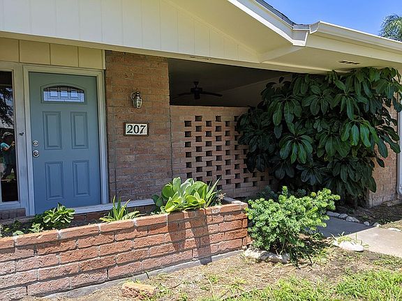 2nd image of 207 Frio Dr