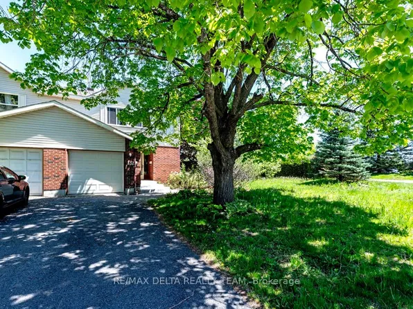 132 Acklam Ter, Kanata, ON K2K 2J5