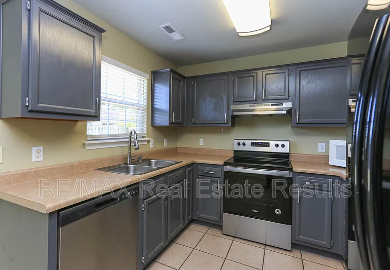 3703 SW Carriageway Ave — Photo 9
