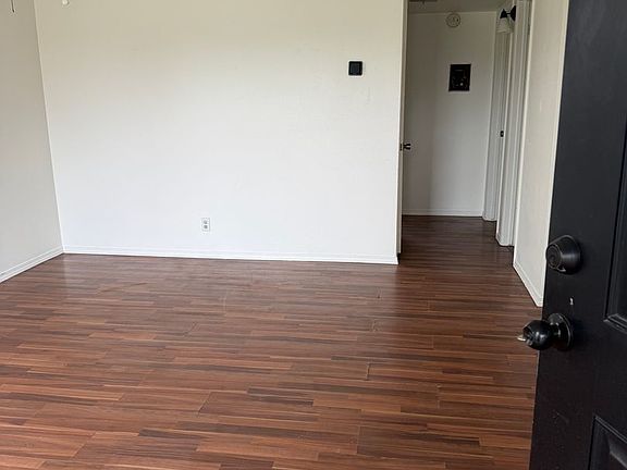 3rd image of 1441 W Vassar Ave