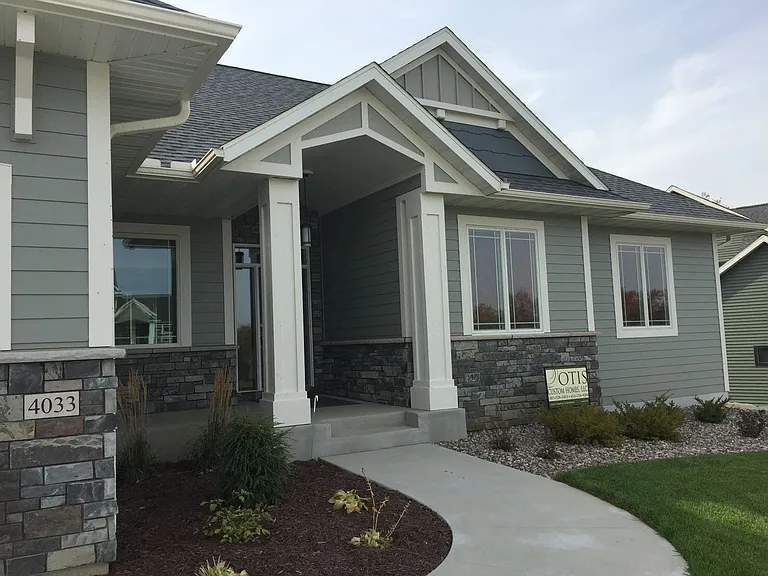 4033 Cameo Pl NE — Photo 1