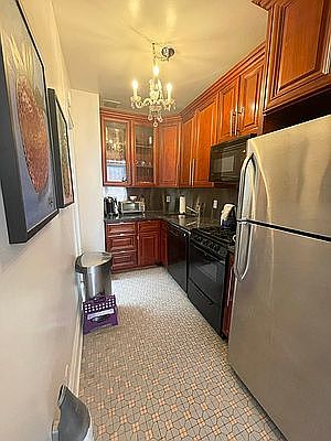 4th image of 17 W 70th St APT 10