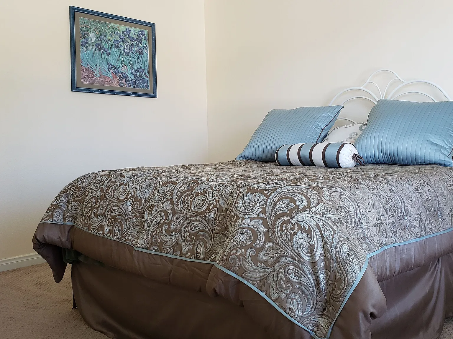 5 bed, 4327 sqft, $2,000 — Photo 1