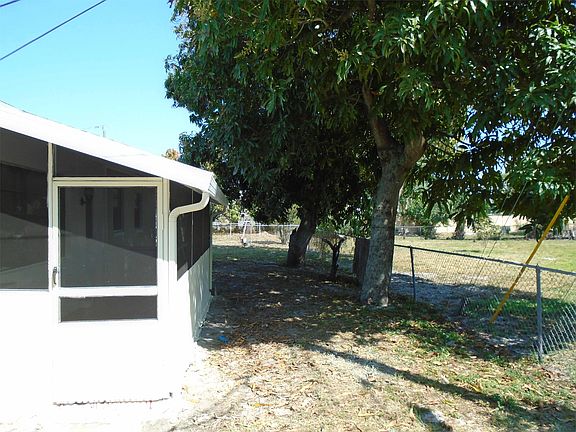 5th image of 549 NW 21st Ct