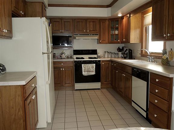 3rd image of 229 Knollwood Dr