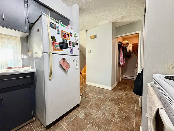 5th image of 45720 Victoria Ave #9