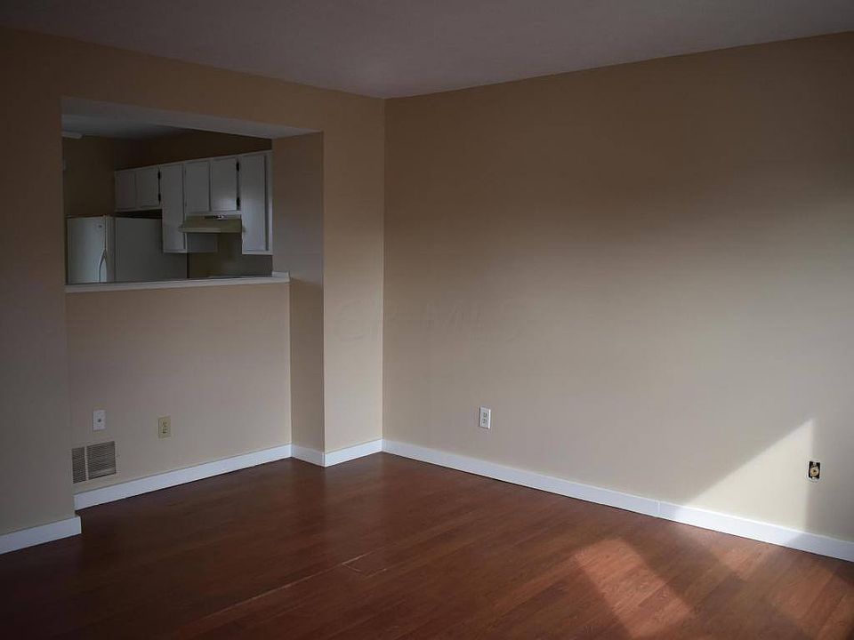 1st image of 877 Annagladys Dr