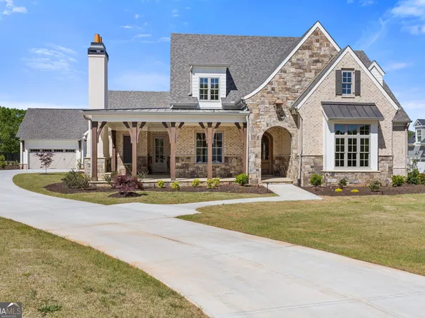 5325 Retreat Dr, Flowery Branch, GA 30542