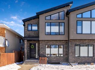 1126 W 40th St SW, Calgary, AB T3C 1W5