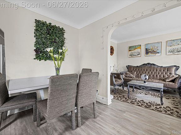 5th image of 3899 Trowbridge St