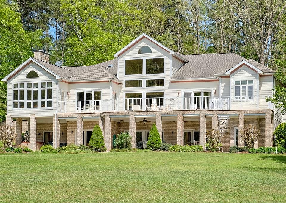 1st image of 133 Blue Heron Dr