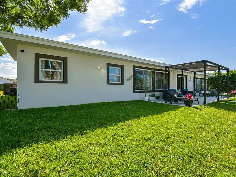 3922 Fontainebleau Dr — Photo 43