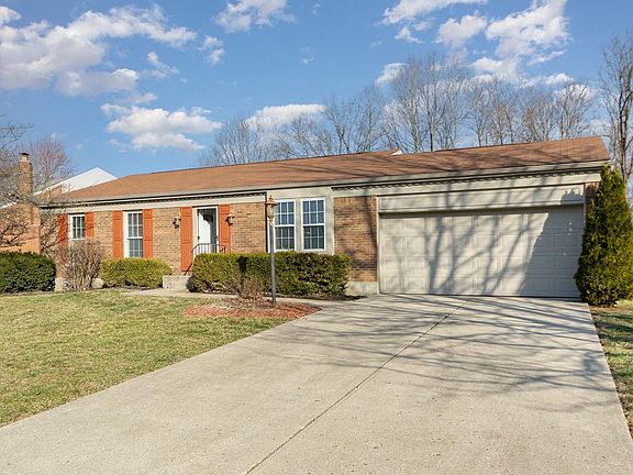 3rd image of 1584 Linden Ct