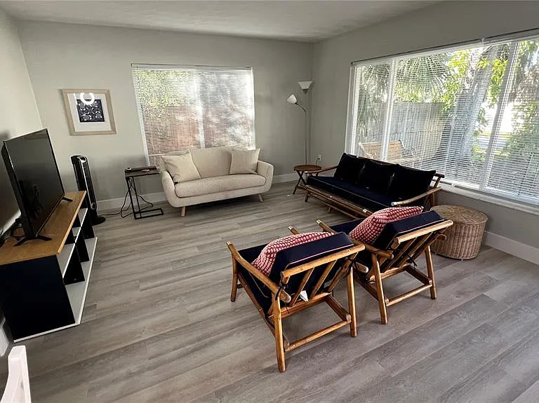976 Tennessee Ln — Photo 3