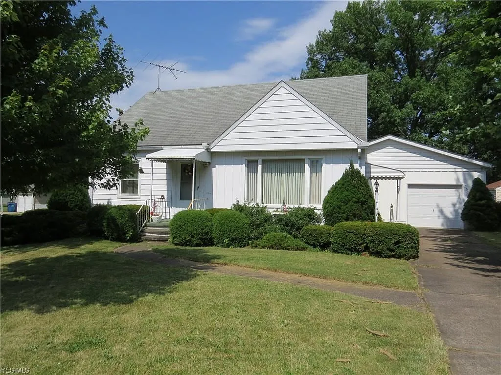 351 N Main St photo 1