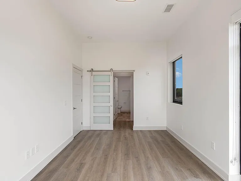 120 Mosaic Blvd #301 — Photo 21